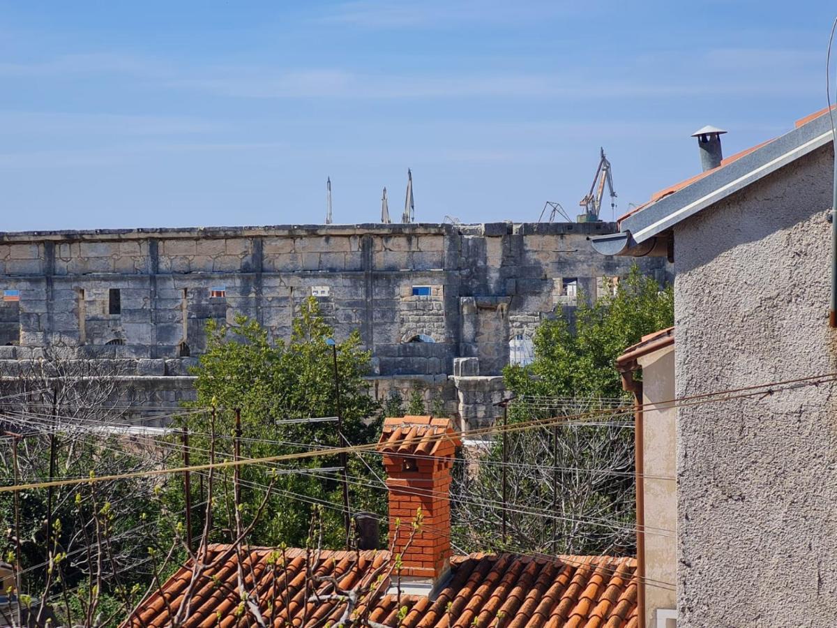 Arena Pula - Atraktivan Stan!!! بولا المظهر الخارجي الصورة